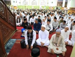 Shalat Idulfitri di Masjid Agung Lhoksukon, Pj Bupati Aceh Utara Ajak Masyarakat Perbanyak Silaturahmi