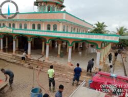 Dari Masjid hingga Sekolah, Damkar Aceh Utara Tancap Gas Pulihkan Fasilitas Umum Pascabanjir
