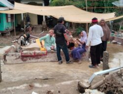 Tenda Bantuan Menumpuk di Pendopo, Korban Banjir Aceh Utara Berteduh di Bawah Terpal