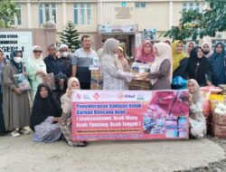 KGBN Salurkan Bantuan untuk Guru dan Siswa Terdampak Banjir di SMPN 1 Samudera